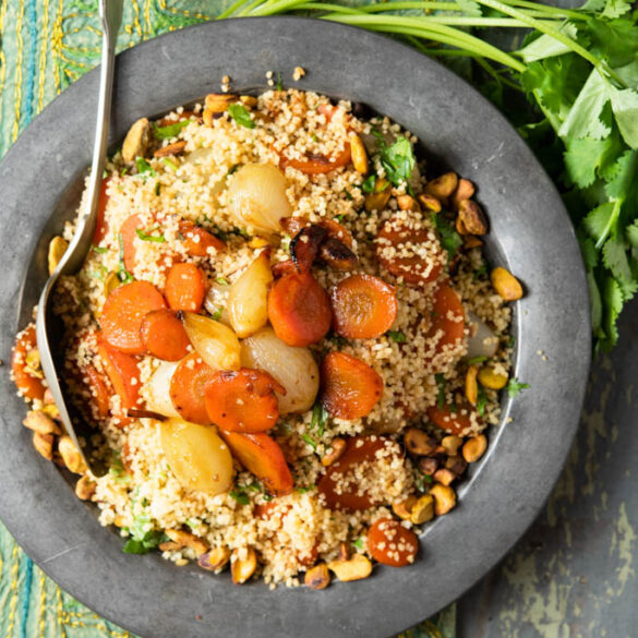 couscous marroquino com legumes caramelizados